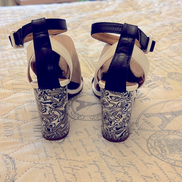 Kay Unger New York women’s high heel sandals , size 6W - Picture 2 of 2